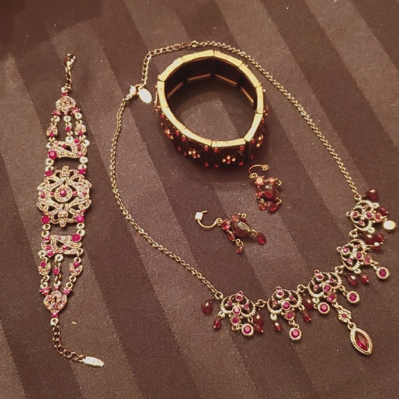 Ruby Red Necklace set (4 pcs) - Picture 1 of 9